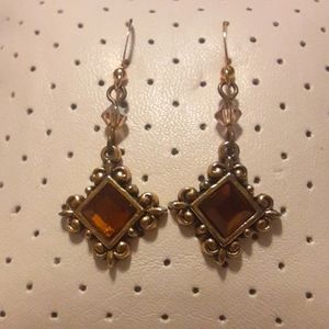 Gold tone and brownish gold stone earring